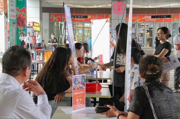 搭建就業服務平臺,瑞方人力將招聘會開進街道園區 第3張 搭建就業服務平臺,瑞方人力將招聘會開進街道園區 第3張